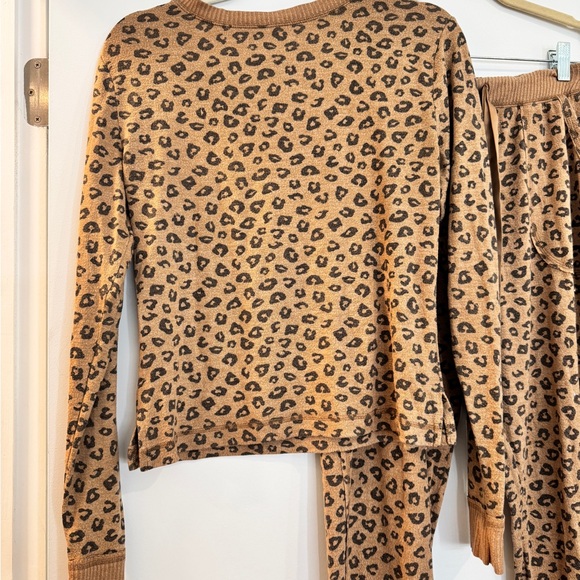 Abercrombie & Fitch Tan Leopard Print Pajama Set - Picture 4 of 6